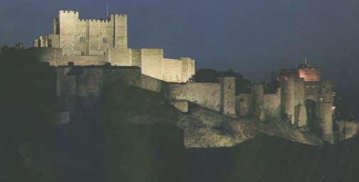 pic of Dover Castle lit up by floodlights